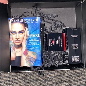 Sephora beauty insider — make up forever box
